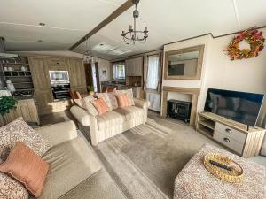 Χώρος καθιστικού στο Stunning 8 Berth Caravan With Decking At Kessingland Beach Ref 90017D