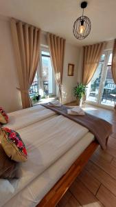 Posteľ alebo postele v izbe v ubytovaní Apartamenty Biała Perła