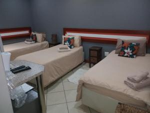 Postel nebo postele na pokoji v ubytování Grand Central Guesthouse + 37 fotografií