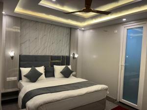 Voodi või voodid majutusasutuse Hotel Grand Safari toas