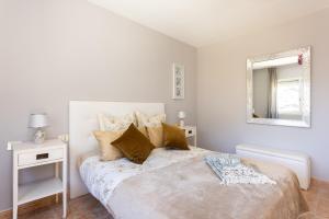 Posteľ alebo postele v izbe v ubytovaní Classbnb - luxurious villa 1,5 kilometers from Costa Adeje + 37 fotografií