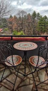 Balkón nebo terasa v ubytování Ιξός Home