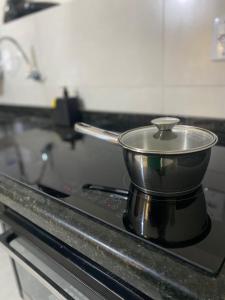 a pot sitting on top of a stove at Top Coliving II in Cuiabá