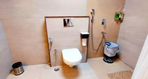 Koupelna v ubytování Hotel Ananda Kashi