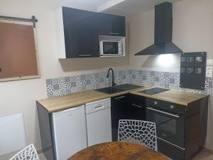 a small kitchen with a sink and a stove at Le Rêve Bulle in Abbeville