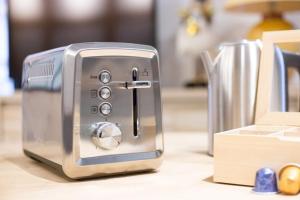 a toaster sitting on top of a counter at L'incontournable de la zone piétonne in Saverne