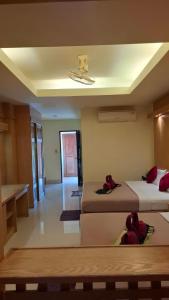 Zimmer mit 2 Betten in einem Zimmer in der Unterkunft Lanta Summer House 1 in Ko Lanta