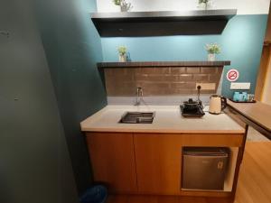 Kuchyň nebo kuchyňský kout v ubytování Seeds Hotel Chow Kit