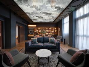 The Resident Edinburgh的休息区