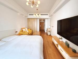 TV a/nebo společenská místnost v ubytování Whale x Sea View Hotel Apartment