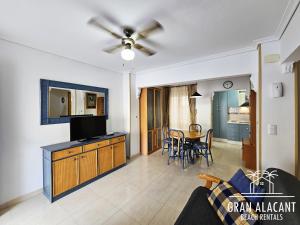 Μια τηλεόραση ή/και κέντρο ψυχαγωγίας στο Adosado en Gran Alacant - Monte y Mar 3