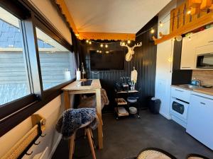 a kitchen with a sink in a tiny house at Les Menuires centre! Chaleureux studio sur les pistes! in Les Menuires