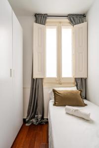 Postel nebo postele na pokoji v ubytování Ronda Sant Pere Private City Center 3Bedroom Suite B