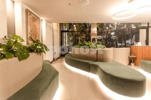 Posezení v ubytování Elegant Apt Near Shopping Del Sol And La Galeria