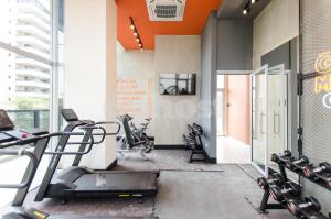 Fitness centrum a/nebo fitness zařízení v ubytování Elegant Apt Near Shopping Del Sol And La Galeria