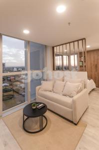 Posezení v ubytování Elegant Apt Near Shopping Del Sol And La Galeria