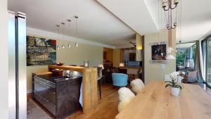 Μια τηλεόραση ή/και κέντρο ψυχαγωγίας στο Apartment Roseg