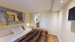 Ένα ή περισσότερα κρεβάτια σε δωμάτιο στο Apartment Roseg