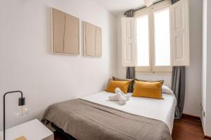 Postel nebo postele na pokoji v ubytování Ronda Sant Pere Private City Center 3Bedroom Suite B