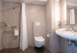 Koupelna v ubytování B&B HOTEL Cluses Sud