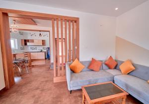 Kuchyň nebo kuchyňský kout v ubytování Cucuu Nest Villa Coonoor by VOYE HOMES