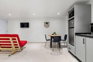 Η κουζίνα ή μικρή κουζίνα στο Marina Luxury Rooms #1
