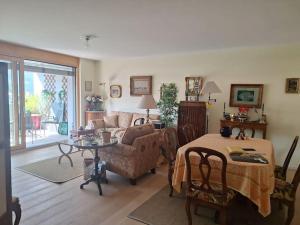a living room with a couch and a table at Appartement centre de Sion avec Parking in Sion