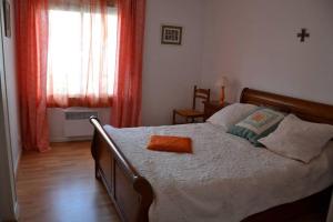 a bedroom with a bed with an orange towel on it at Appartement centre d'Arcachon à 400 m de la plage in Arcachon