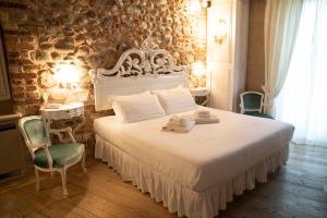 Posteľ alebo postele v izbe v ubytovaní Regia Rosetta - Royal Rooms Borghetto