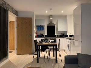 Η κουζίνα ή μικρή κουζίνα στο Bright 1BR Apartment in Preston