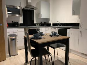 Η κουζίνα ή μικρή κουζίνα στο Bright 1BR Apartment in Preston +3 φωτογραφίες