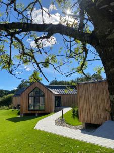 Waidlerland Waldkirchen Chalets外面的花园