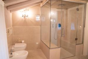 Kúpeľňa v ubytovaní Regia Rosetta - Royal Rooms Borghetto
