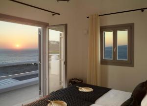 Postel nebo postele na pokoji v ubytování Absolute Paradise Santorini + 37 fotografií