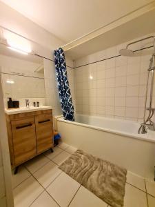 Et badeværelse på Escale en ville - T2 lumineux gare centre-ville