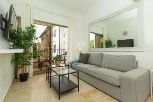 Posezení v ubytování Suites at Grand Laguna Beach by Calisto Stays
