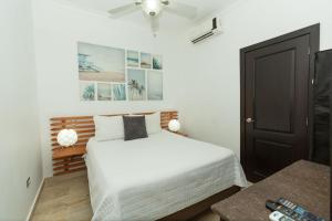 Postel nebo postele na pokoji v ubytování Suites at Grand Laguna Beach by Calisto Stays