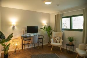 Et tv og/eller underholdning på Villa Eden Nature in Prazeres