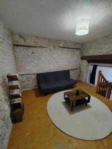 a living room with a couch and a coffee table at Cosy Ciné 8 in Pont-de-lʼArche