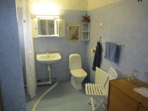 Koupelna v ubytování Björksebo + 28 fotografií