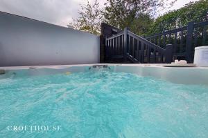 a large pool of water in a hot tub at Croft House Cottage in Halifax