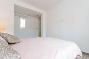 Postel nebo postele na pokoji v ubytování YourHouse Can Cortana