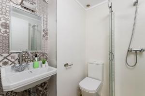 Koupelna v ubytování YourHouse Can Cortana