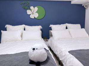JR涩谷站步行8分最近车站步行4分免费WiFi直达东京原宿上野客房内的一张或多张床位