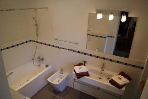 Фотография из галереи prestigious mas with heated swimming pool in oppède, in the heart of the luberon - 11 persons в городе Оппед