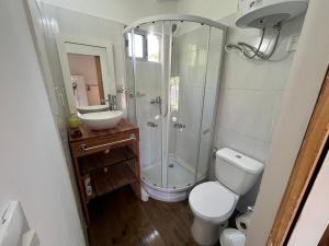 a bathroom with a shower and a toilet and a sink at je nous studio 3 in José Ignacio +16 photos