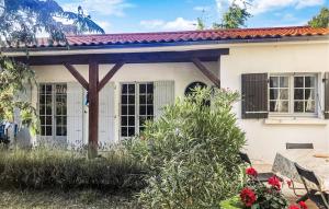 Κήπος έξω από το Cozy Home In La Tranche-Sur-Mer
