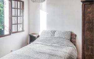 Ένα ή περισσότερα κρεβάτια σε δωμάτιο στο Cozy Home In La Tranche-Sur-Mer