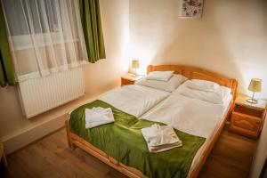 Posteľ alebo postele v izbe v ubytovaní Land-Plan Hotel