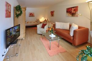 Televisyen dan/atau pusat hiburan di Ferienwohnung St. Moritz